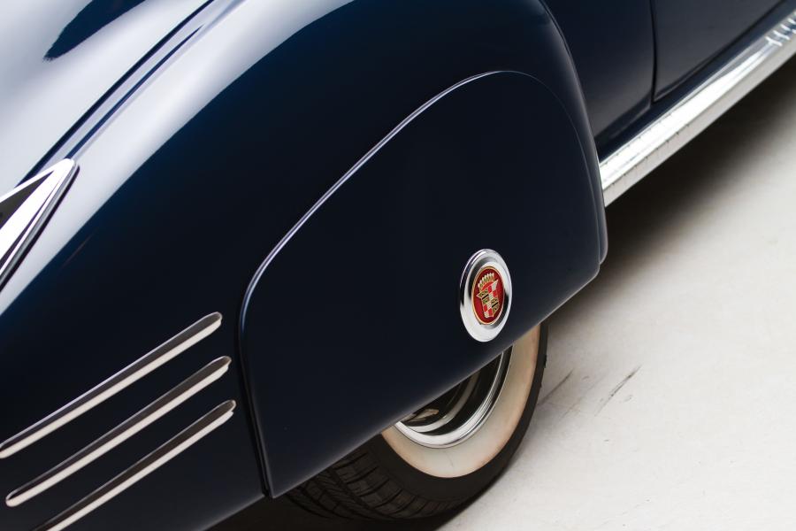  Cadillac Series 62 Custom Convertible Coupe 1941 года  (фото 13 из 23)